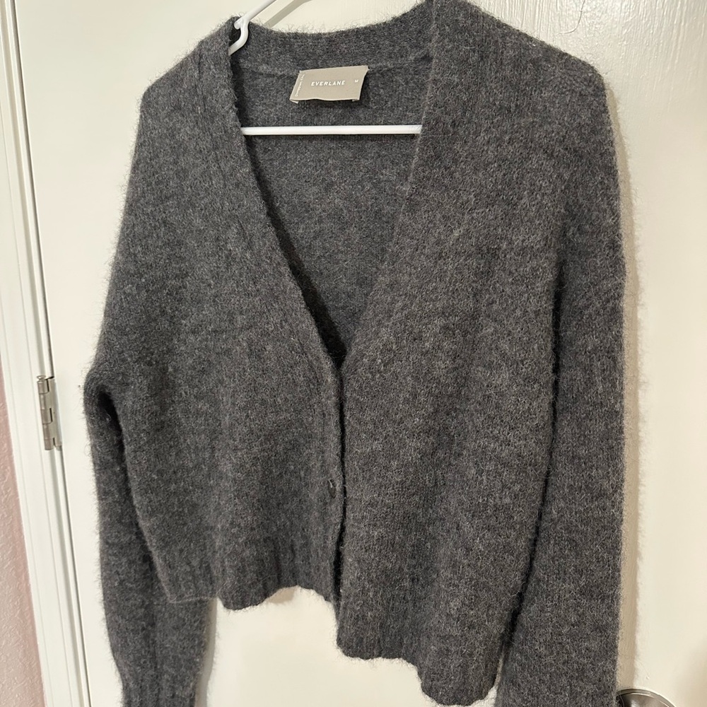 Everlane Alpaca cropped V neck Gray Women's Sweater Size M
